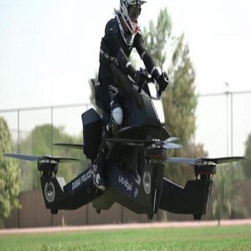 A moto voadora que atinge 5 metros de altura