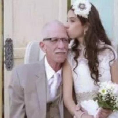 Pai leva filha de 11 anos ao altar antes de morrer