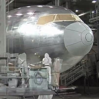 Todo o processo de pintura de um Gigantesco avião Boeing 777!