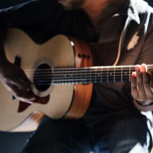 Toda mulher se amarra em violonista