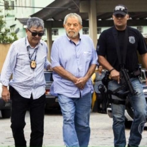 Ex-presidente Lula é preso pela Polícia Federal