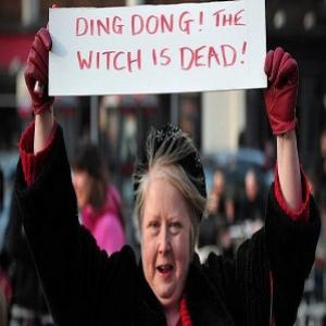 Dim Dom a Bruxa Morreu é a música mais comprada na Inglaterra, e agora