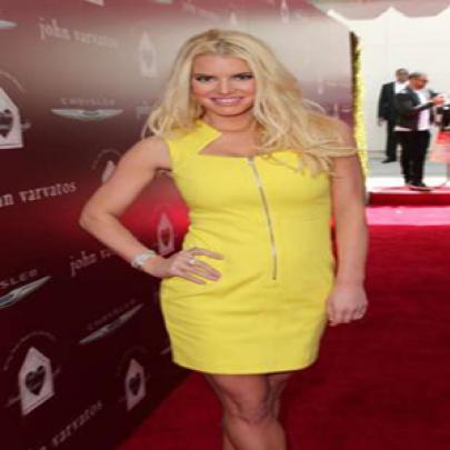 Saiba como Jessica Simpson alcançou seu peso ideal