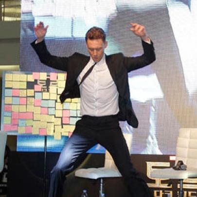 Loki dos Vingadores, agita Coreanos dançando !