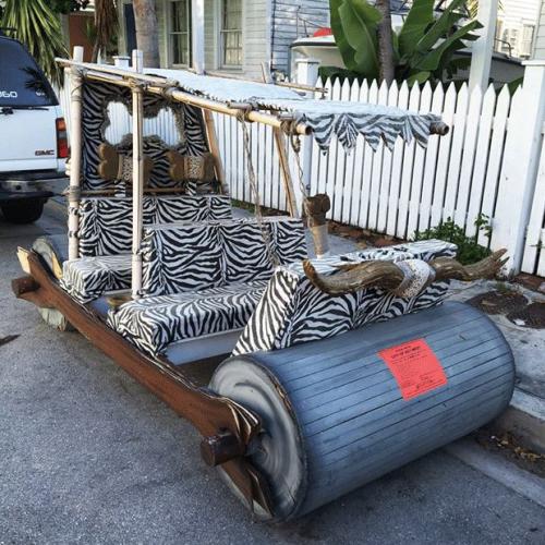 Carro dos Flintstones é flagrado estacionado irregularmente na Flórida