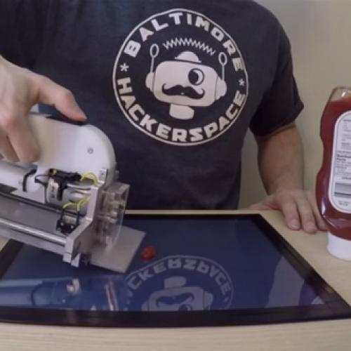 Máquina que limpa acidentes com ketchup