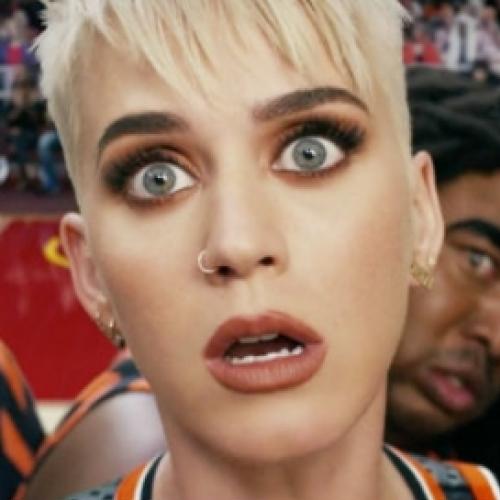 Katy Perry causa revolta em catalães por usar bandeira espanhola em an