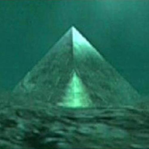 Pirâmides de cristal submersas são descobertas no Triângulo da