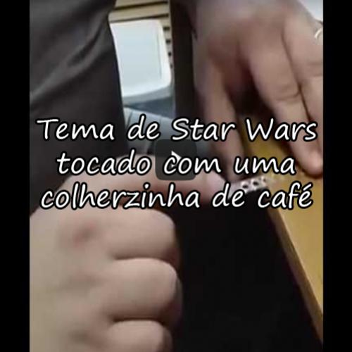 Tema de Star Wars tocado com uma colherzinha de café