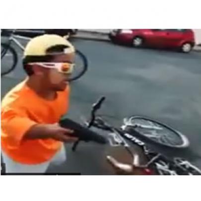 Bandido é baleado ao tentar assaltar moto versão bicicleta