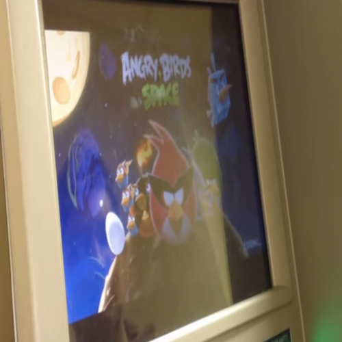 Cara hackeou caixa eletrônica do banco pra jogar Angry Birds
