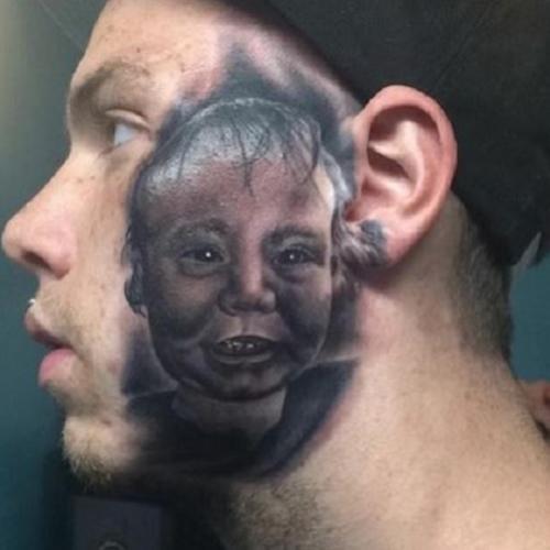 Tatuou o filho no rosto