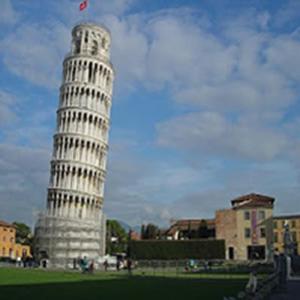 Por que a torre de Pisa é torta?