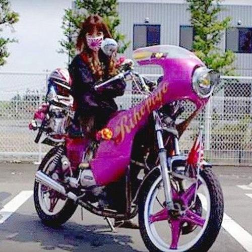 Motociclistas japoneses usam suas motos como instrumento musical