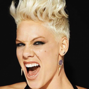 P!nk humilha Britney Spears em entrevista