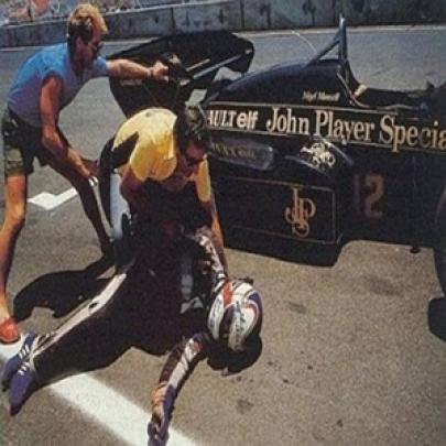 Cena história: Nigel Mansell desmaiou empurrando seu carro