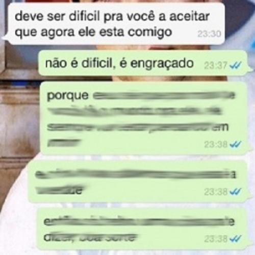 Conversa complicada entre a ex-namorada e a atual