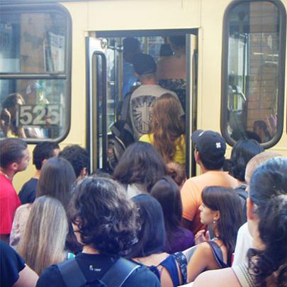 15 coisas que só acontecem dentro de um ônibus