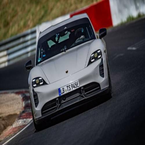 Veja o Porsche Taycan no circuito de Nürburgring (Alemanha)