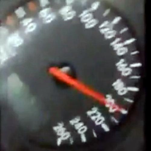 Motorista bêbado filma o próprio acidente a 200 km/h