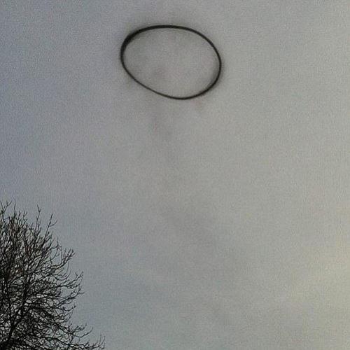 Estranho anel negro é filmado nos céus do Cazaquistão