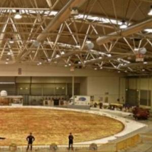 Italianos batem recorde com maior pizza do mundo 