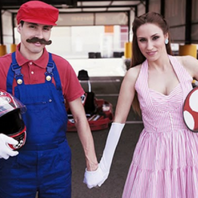 Casal comemora noivado com fotos baseadas no game Super Mario