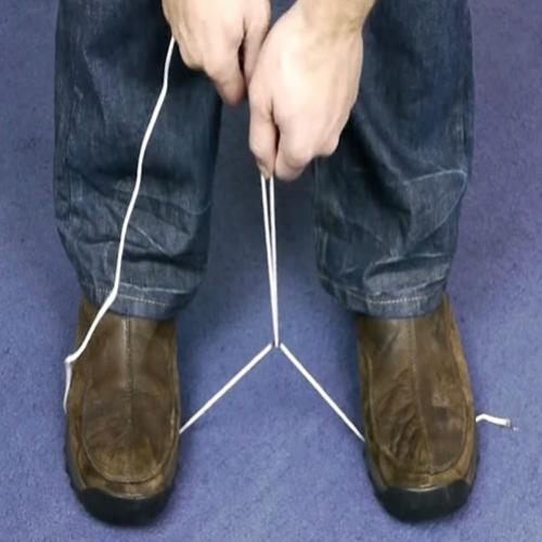Como cortar uma corda sem um objeto afiado à mão