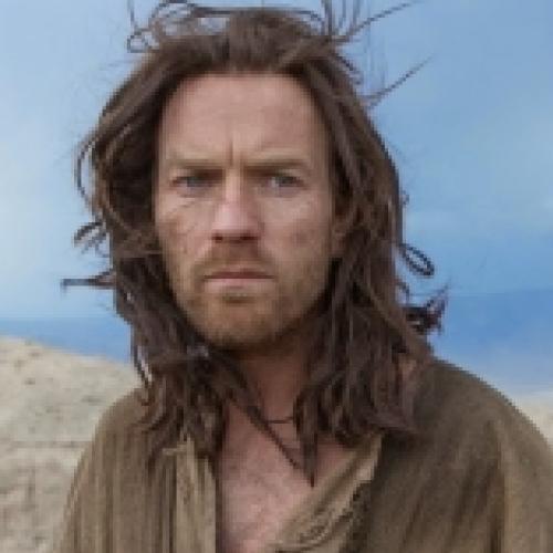  Jesus (Ewan McGregor) luta com o Diabo sobre o destino de...