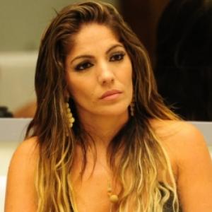 Ex-BBB Anamara publica foto de bastidor de ensaio
