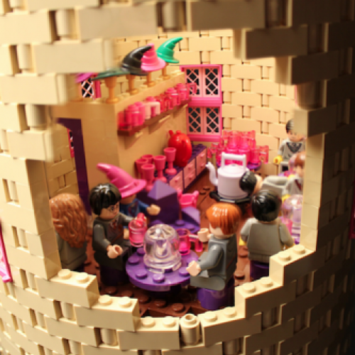 A impressionante construção de Hogwarts feita com 40.000 peças de LEGO