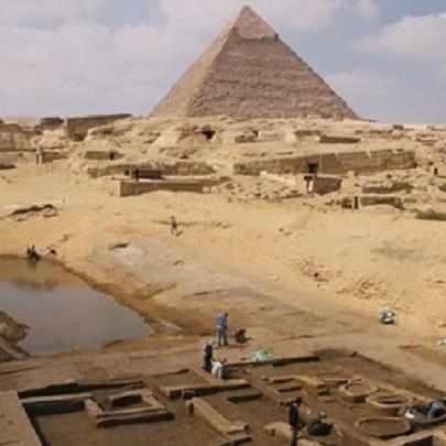 Descobertas ruínas de porto agitado nas Pirâmides de Gizé
