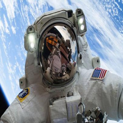 Imagens impressionantes de Selfies tiradas no espaço