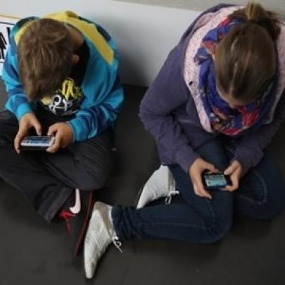 Crianças menores de 12 anos não devem ter celular 