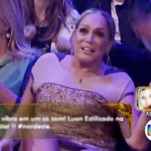 Susana Vieira se descuida ao vivo no SuperStar