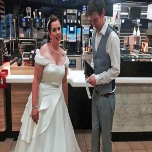 Casamento é tão bom que acaba em rede de fast food