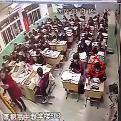 Câmera flagra aluno cometendo suicídio em sala de aula