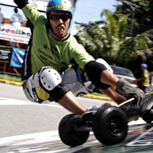 Conheça o esporte radical Carveboard