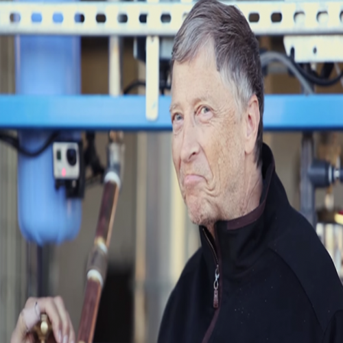 Maquina transforma côco em água e Bill Gates aprova!