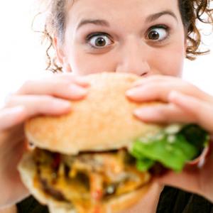 Como comer fast food de maneira saudável, sem interferir na dieta?