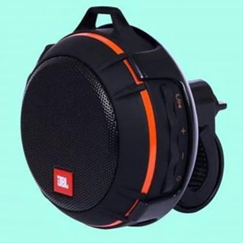 JBL Wind é uma caixa de som se acopla no guidão da moto