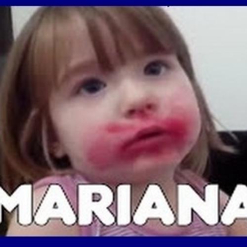Mariana comeu o batom da mãe