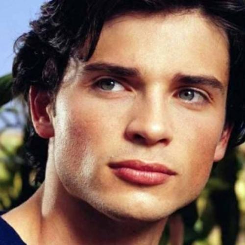 Tom Welling, de ‘Smallville’, aparece ao lado da esposa e dos filhos