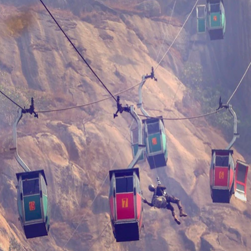 Veja o momento arrepiante de colisão de teleféricos na Índia