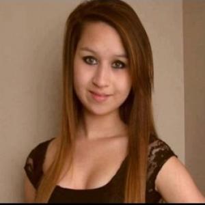Menina de 15 anos se suicida após mostrar seios no Facebook