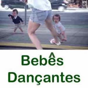 Vídeo Engraçado: Bebês Dançam no Reflexo das Vitrines.