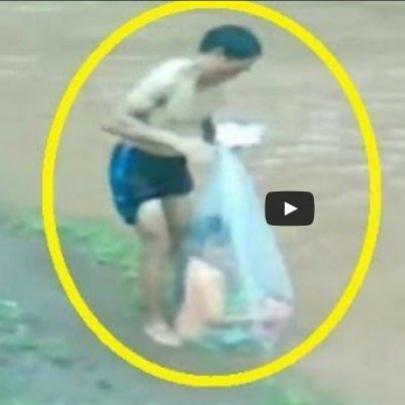 No Vietnã homem ajuda alunos a atravessarem rio usando um saco plástic