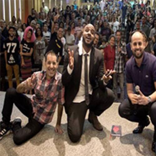 Show de Stand-up anima culto religioso 