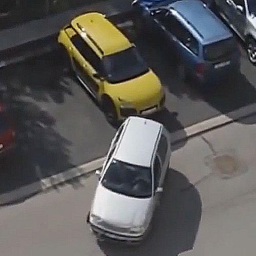 Carros amarelos prejudicam destreza de estacionar de algumas Mulheres!