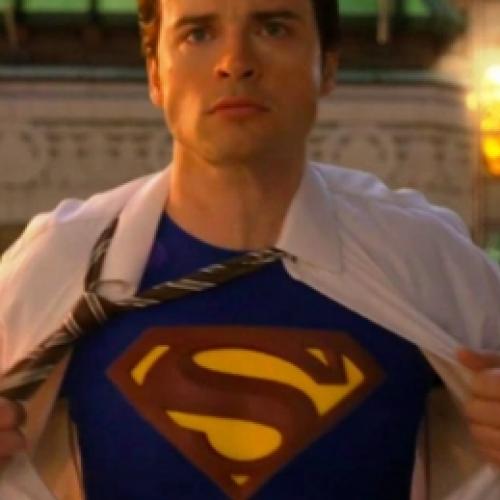 Smallville: Por que Clark Kent demorou a vestir o traje do Superman?